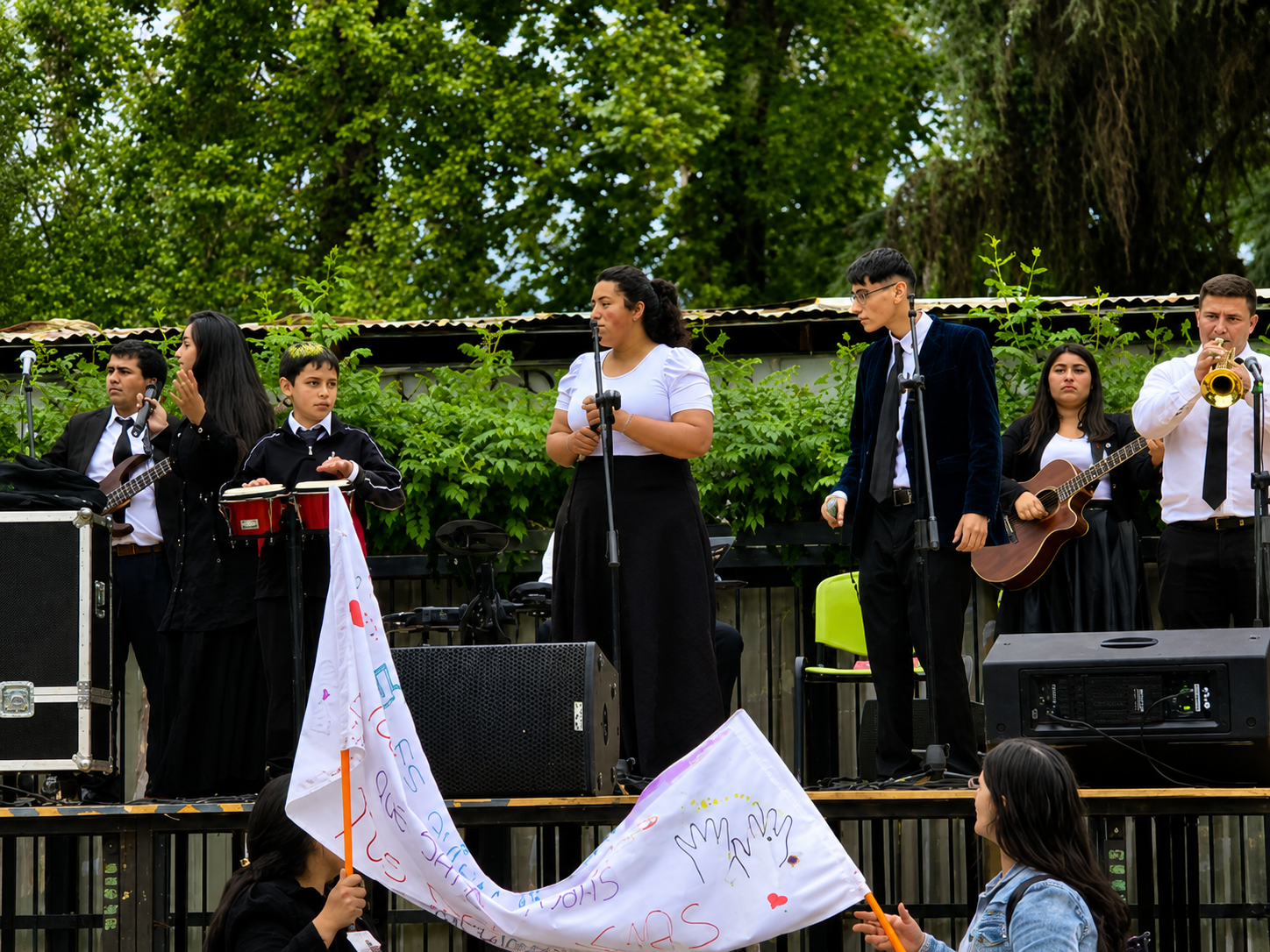 Momento de adoración de Iglesia Salvos en Cristo